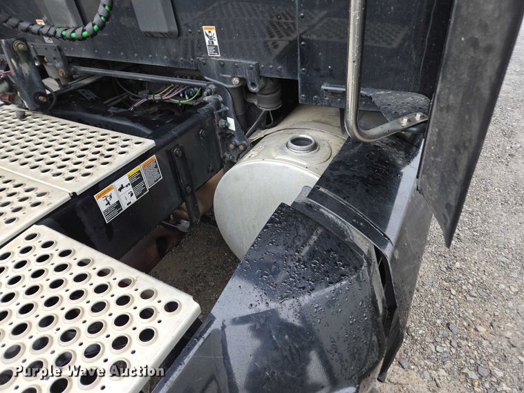 image for item DU2554 2018 Kenworth T680 semi truck