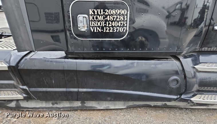 image for item DU2554 2018 Kenworth T680 semi truck