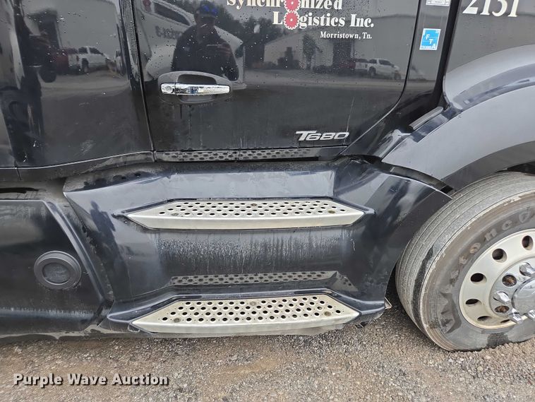 image for item DU2554 2018 Kenworth T680 semi truck