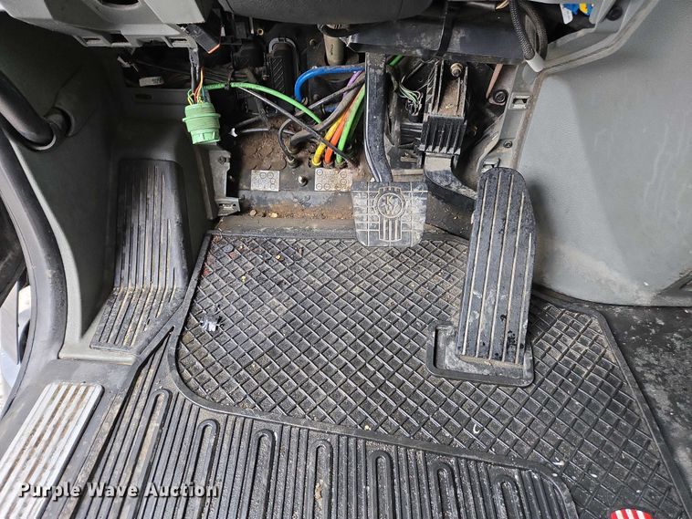 image for item DU2554 2018 Kenworth T680 semi truck