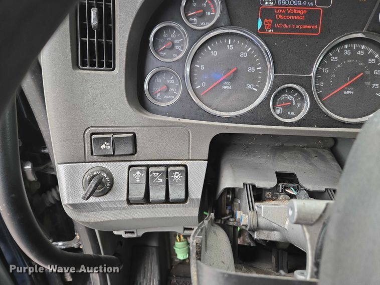 image for item DU2554 2018 Kenworth T680 semi truck