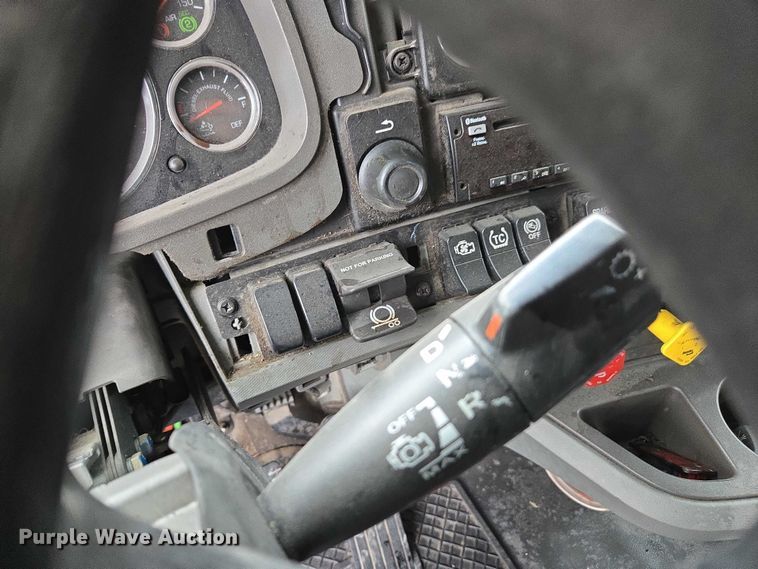 image for item DU2554 2018 Kenworth T680 semi truck