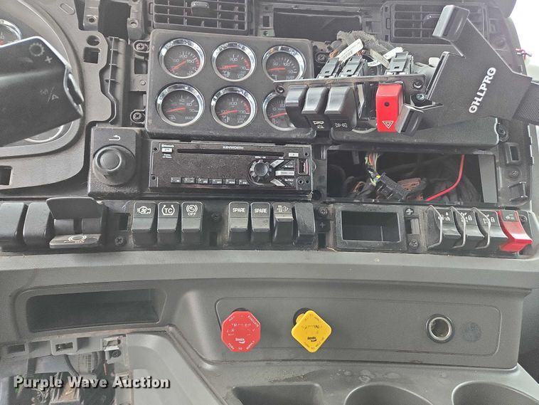 image for item DU2554 2018 Kenworth T680 semi truck