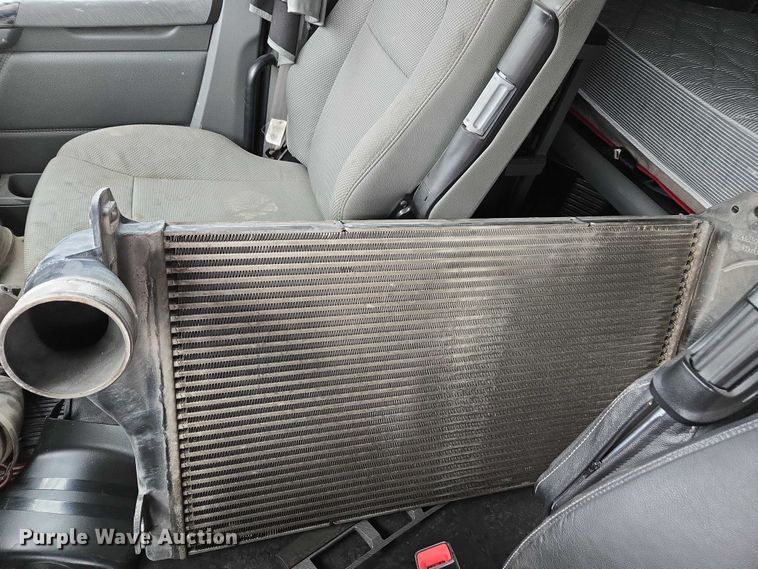 image for item DU2554 2018 Kenworth T680 semi truck