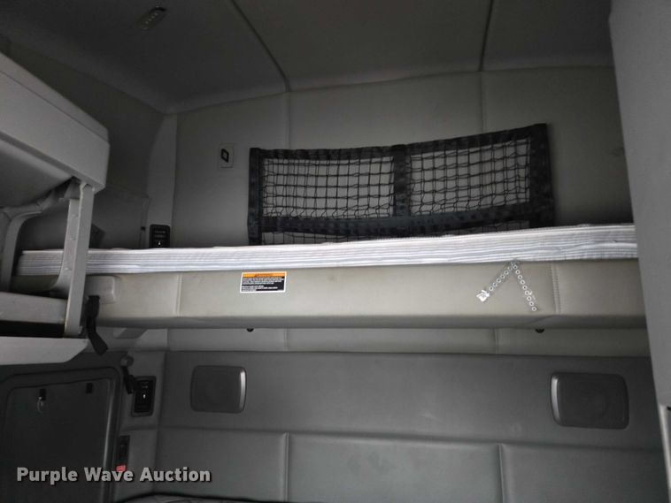 image for item DU2554 2018 Kenworth T680 semi truck