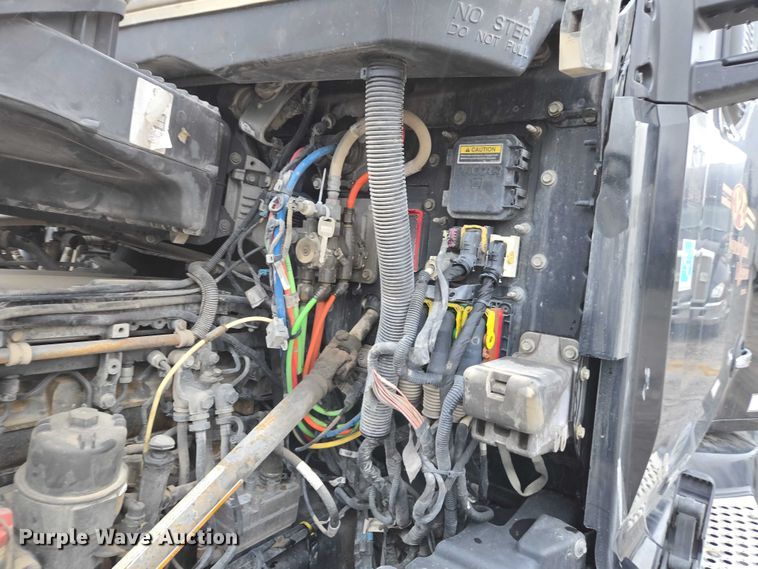 image for item DU2554 2018 Kenworth T680 semi truck