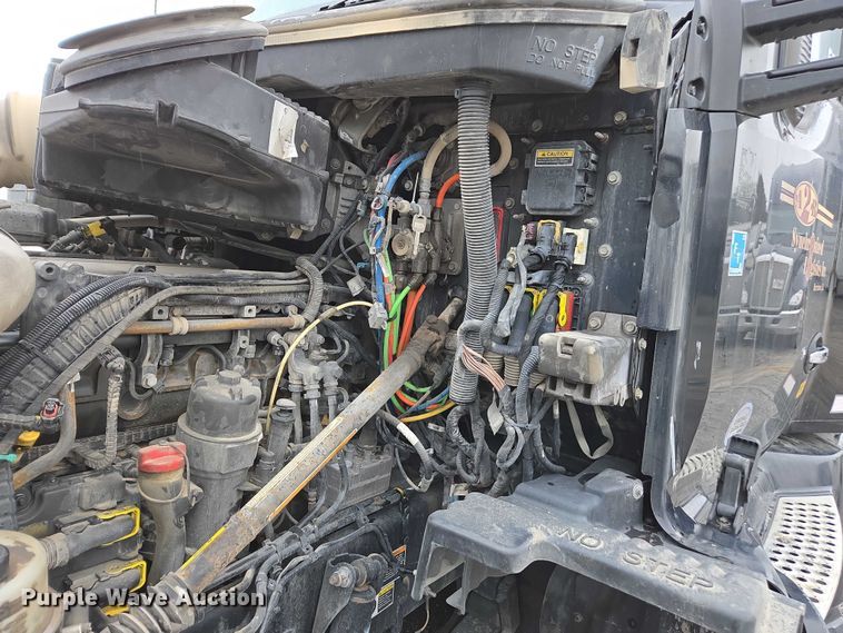 image for item DU2554 2018 Kenworth T680 semi truck