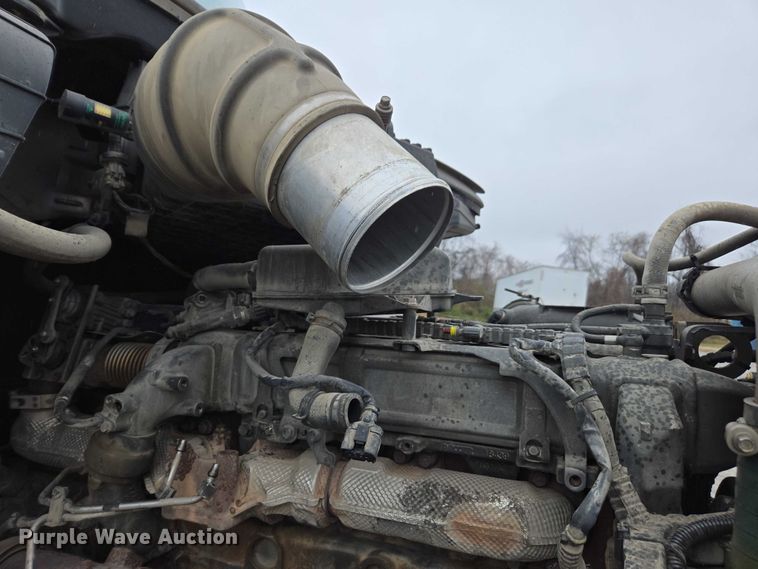 image for item DU2554 2018 Kenworth T680 semi truck