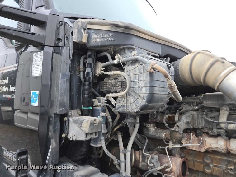 image for item DU2554 2018 Kenworth T680 semi truck