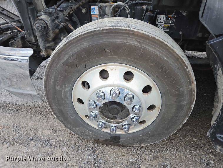 image for item DU2554 2018 Kenworth T680 semi truck