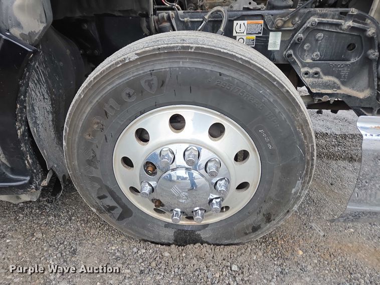 image for item DU2554 2018 Kenworth T680 semi truck