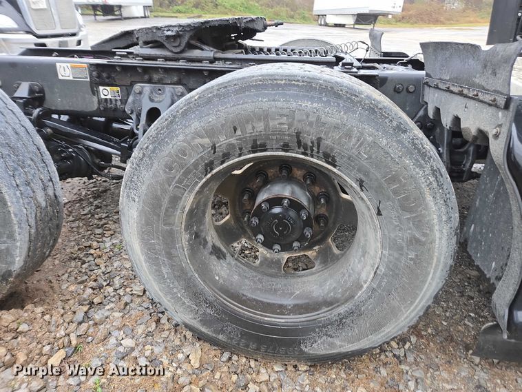 image for item DU2554 2018 Kenworth T680 semi truck