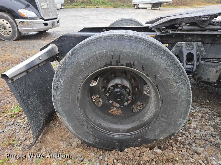 image for item DU2554 2018 Kenworth T680 semi truck
