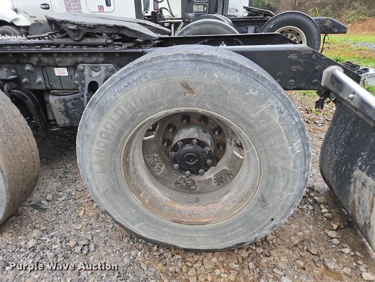 image for item DU2554 2018 Kenworth T680 semi truck