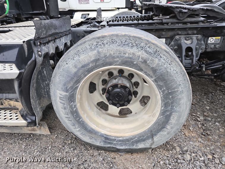 image for item DU2554 2018 Kenworth T680 semi truck