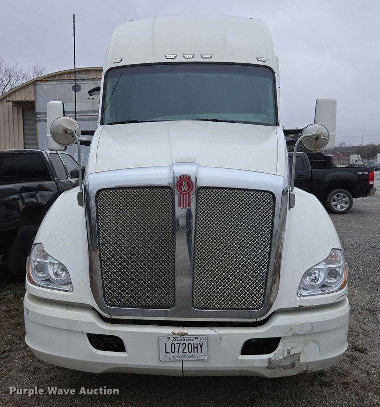 image for item DU2555 2015 Kenworth T680 semi truck
