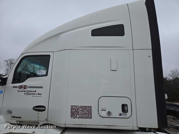 image for item DU2555 2015 Kenworth T680 semi truck
