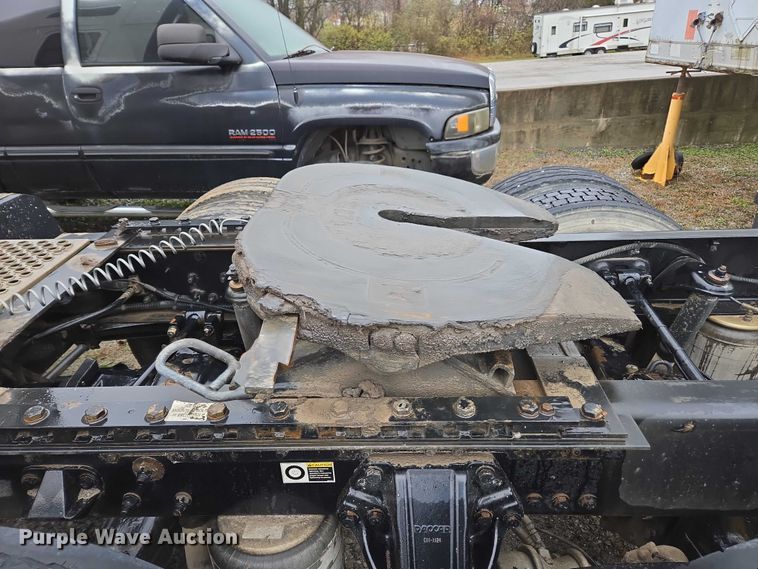 image for item DU2555 2015 Kenworth T680 semi truck