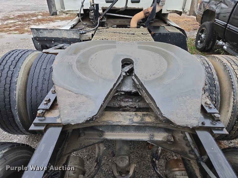 image for item DU2555 2015 Kenworth T680 semi truck