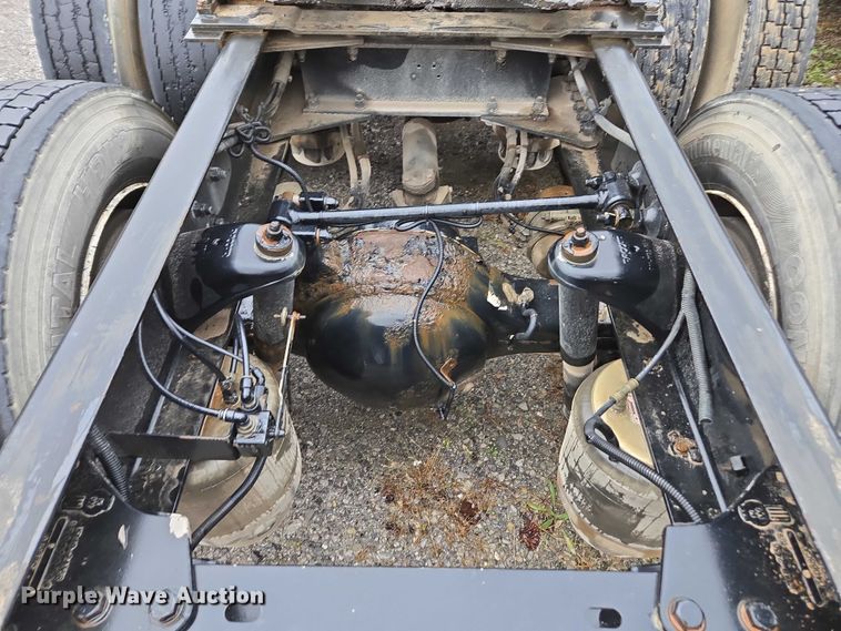 image for item DU2555 2015 Kenworth T680 semi truck