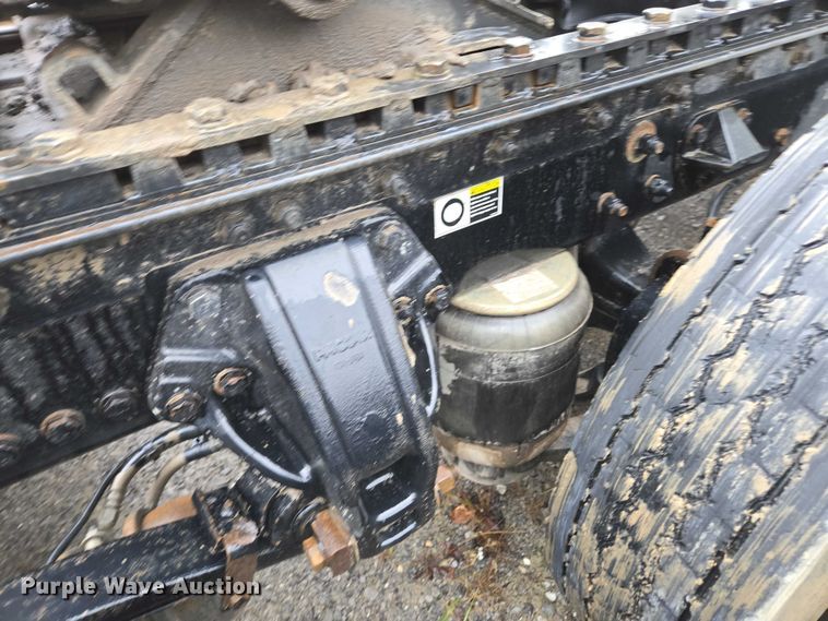 image for item DU2555 2015 Kenworth T680 semi truck