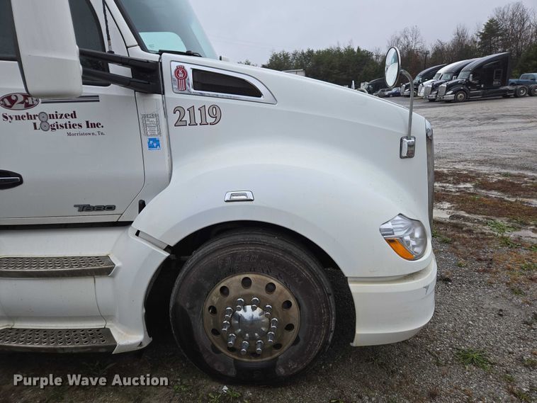 image for item DU2555 2015 Kenworth T680 semi truck