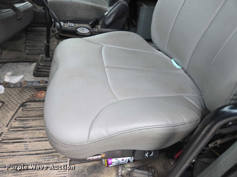 image for item DU2555 2015 Kenworth T680 semi truck