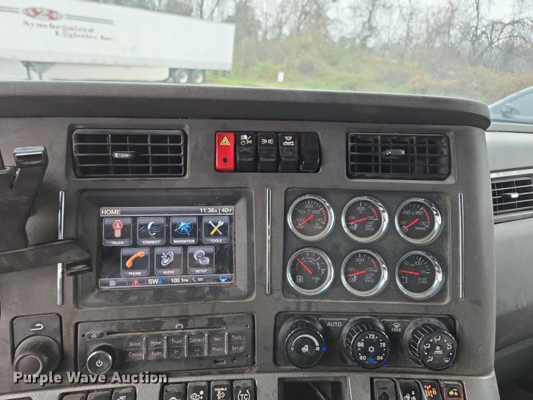 image for item DU2555 2015 Kenworth T680 semi truck