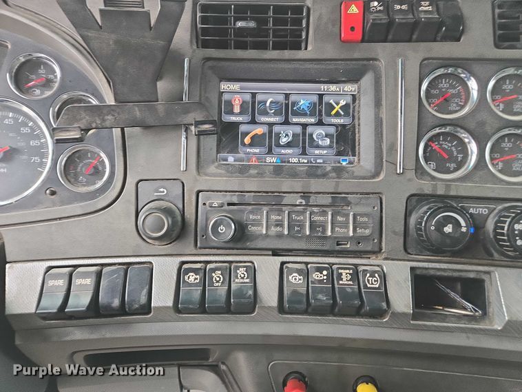 image for item DU2555 2015 Kenworth T680 semi truck