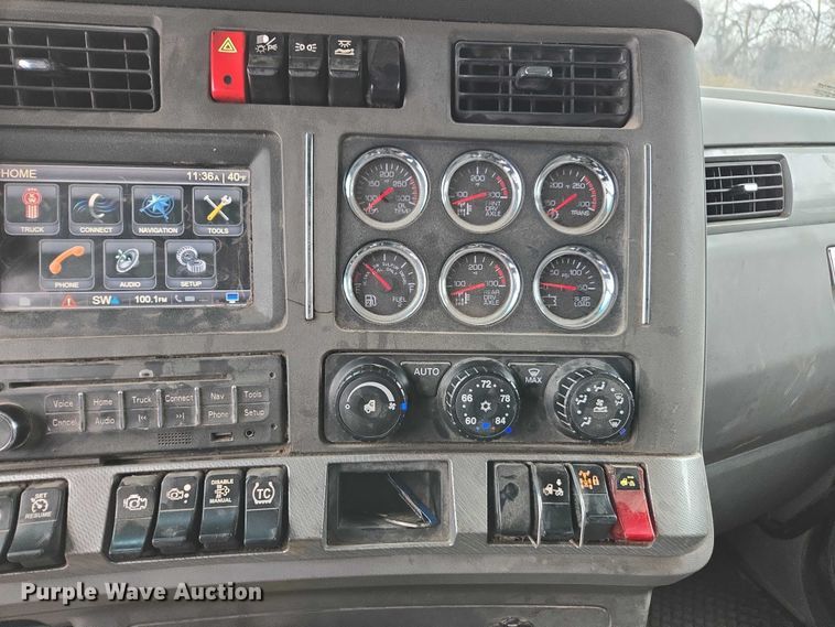 image for item DU2555 2015 Kenworth T680 semi truck