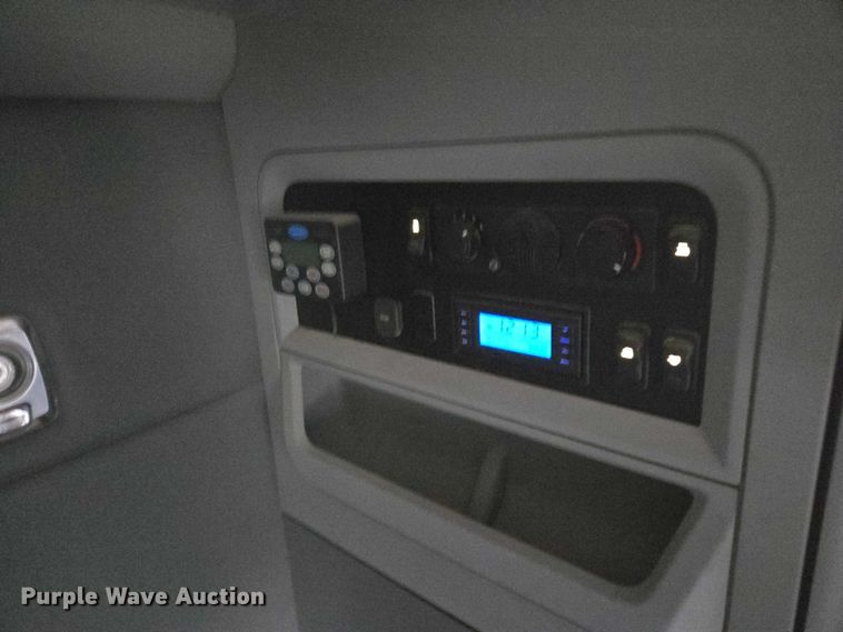 image for item DU2555 2015 Kenworth T680 semi truck