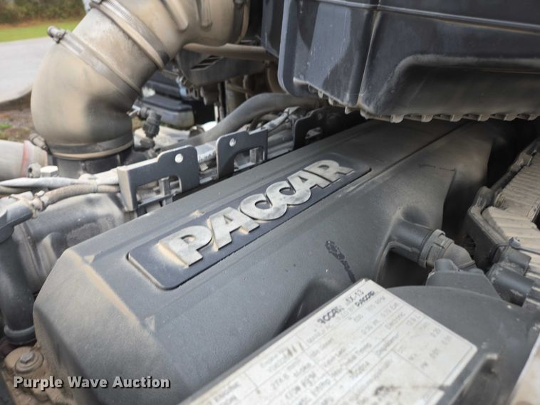 image for item DU2555 2015 Kenworth T680 semi truck