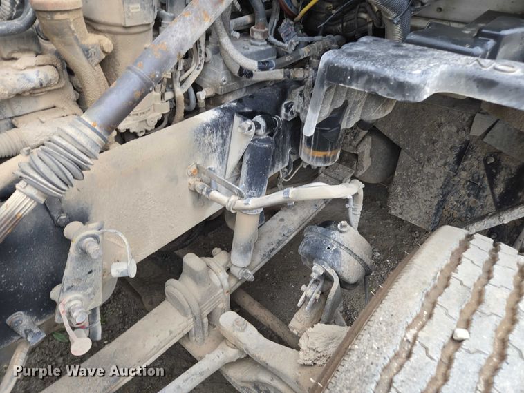 image for item DU2555 2015 Kenworth T680 semi truck