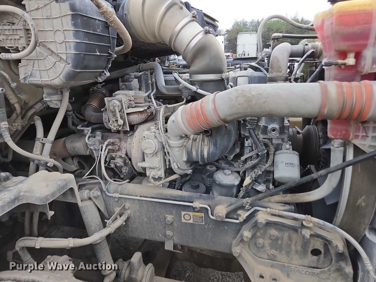 image for item DU2555 2015 Kenworth T680 semi truck