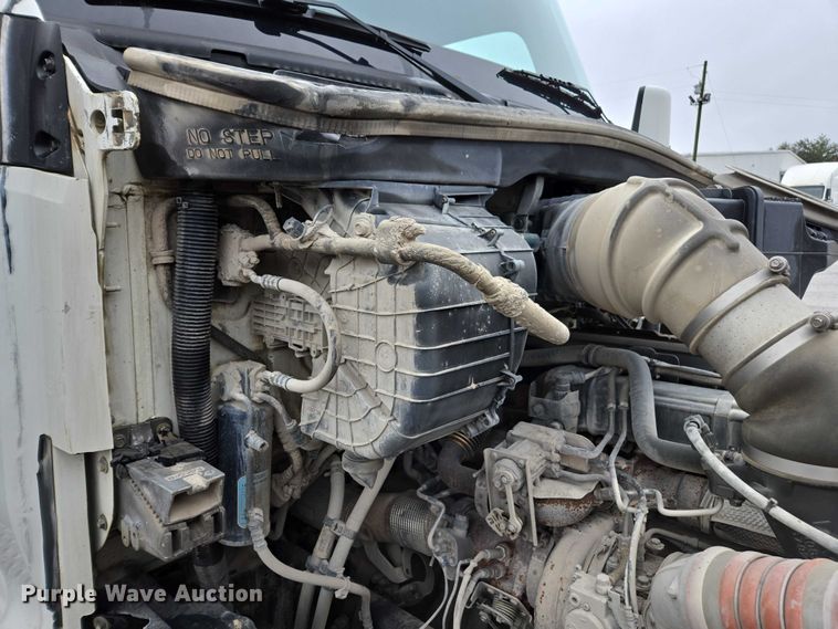 image for item DU2555 2015 Kenworth T680 semi truck