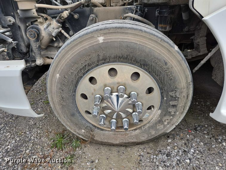 image for item DU2555 2015 Kenworth T680 semi truck