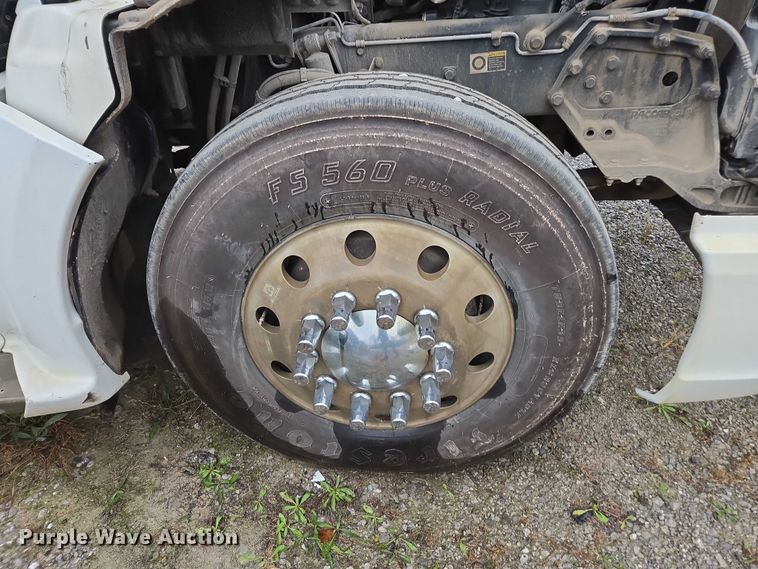 image for item DU2555 2015 Kenworth T680 semi truck