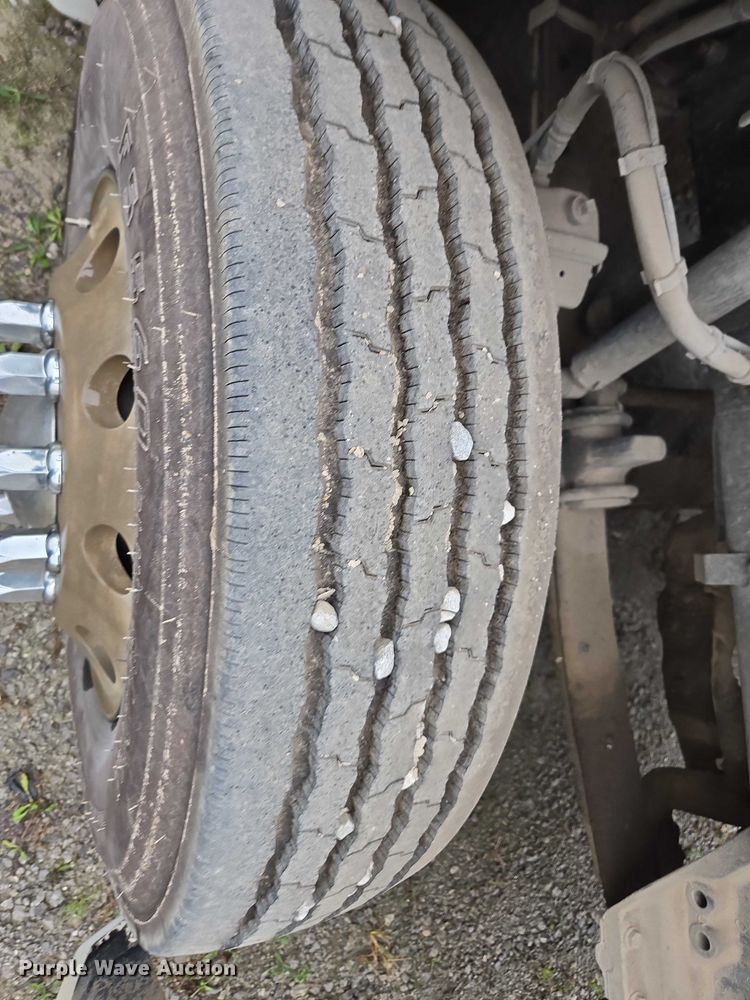 image for item DU2555 2015 Kenworth T680 semi truck