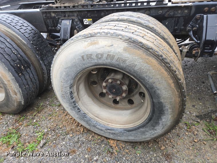 image for item DU2555 2015 Kenworth T680 semi truck