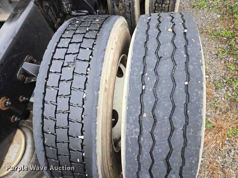 image for item DU2555 2015 Kenworth T680 semi truck