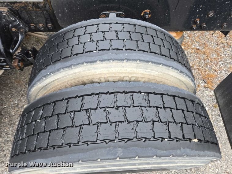 image for item DU2555 2015 Kenworth T680 semi truck