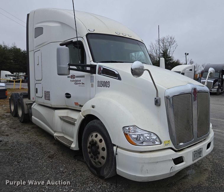 image for item DU2556 2015 Kenworth T680 semi truck