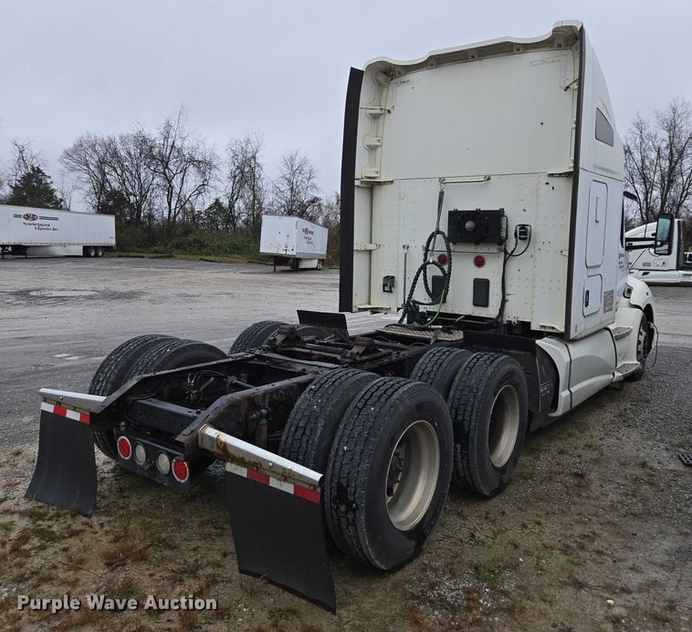 image for item DU2556 2015 Kenworth T680 semi truck