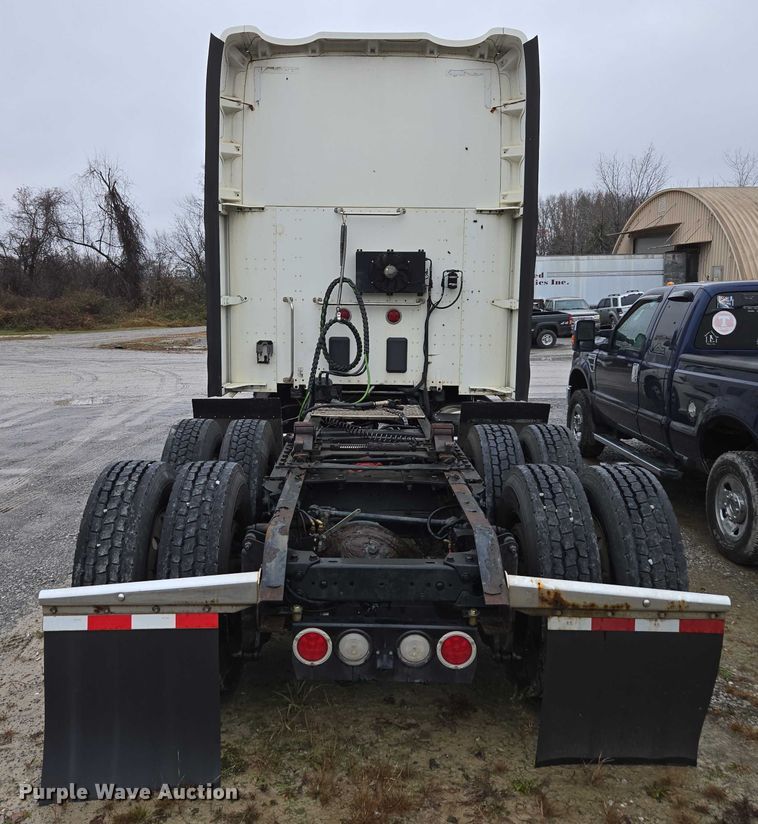 image for item DU2556 2015 Kenworth T680 semi truck