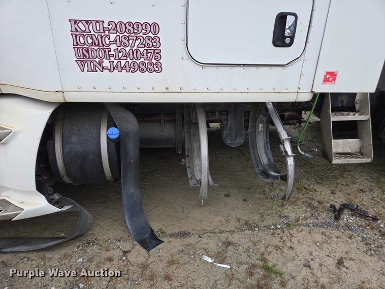 image for item DU2556 2015 Kenworth T680 semi truck