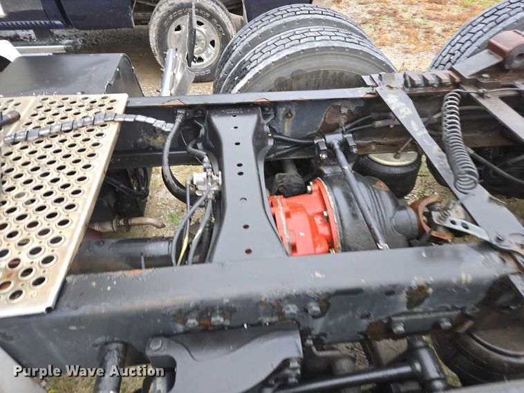 image for item DU2556 2015 Kenworth T680 semi truck