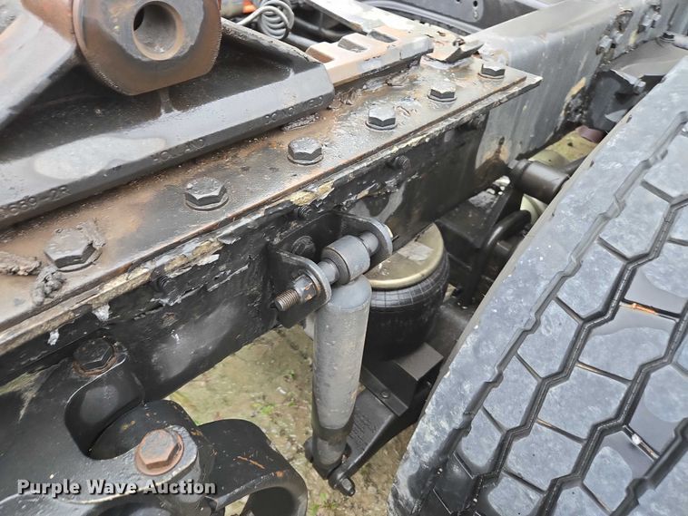 image for item DU2556 2015 Kenworth T680 semi truck