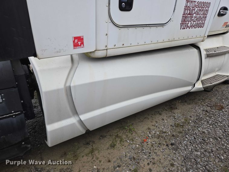 image for item DU2556 2015 Kenworth T680 semi truck