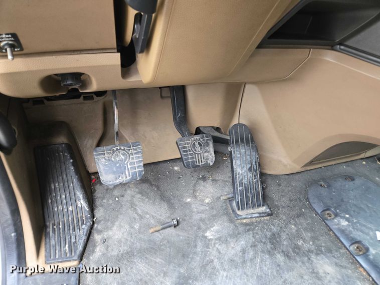 image for item DU2556 2015 Kenworth T680 semi truck