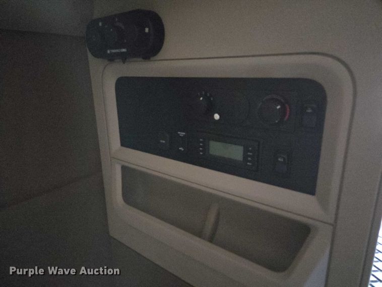 image for item DU2556 2015 Kenworth T680 semi truck